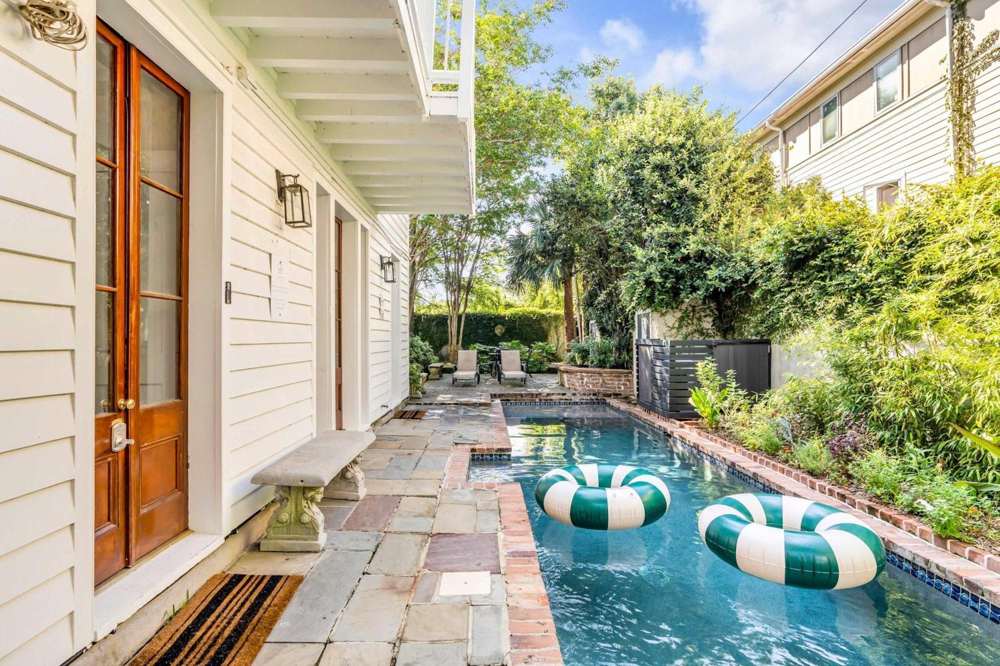 Serene Cottage With Beautiful Garden And Heated Pool Чарлстон Екстер'єр фото